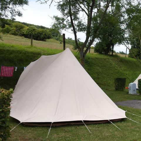 STAANPLAATS - Comfortpakket (1 tent, caravan of camper / 1 auto / 16A elektriciteit)