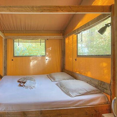 Tente en toile et en bois 5 personnes - Tente Safari | 2 Ch. | 4/5 Pers. | Clim.