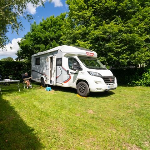 EMPLACEMENT - Forfait famille 2 adultes + 2 enfants de moins de 14 ans 4 pers