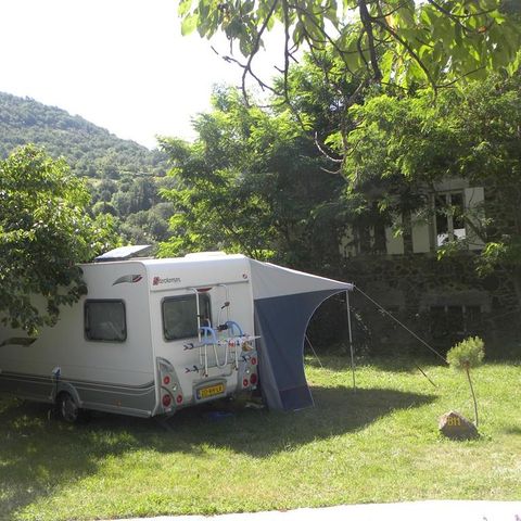 STAANPLAATS - Standplaats + 1 auto + tent of caravan