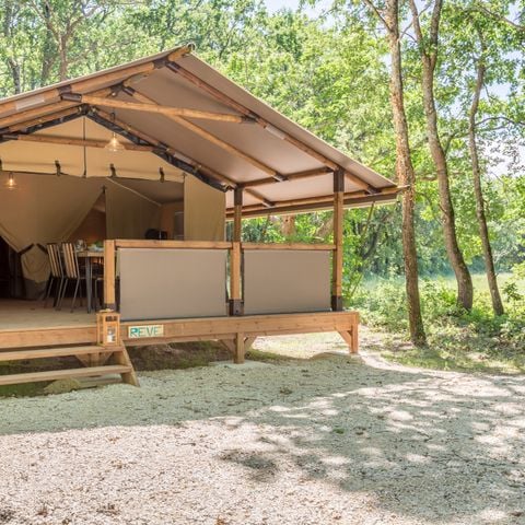 Tente en toile et en bois 4 personnes - Lodge Insolite Pinède 34 m² - 2 chambres + Terrasse couverte + Plancha - 4/5 pers