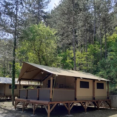 Tente en toile et en bois 5 personnes - Lodge Insolite Pinède 46m² - 2 chambres + Terrasse couverte + Plancha - 5/7 pers