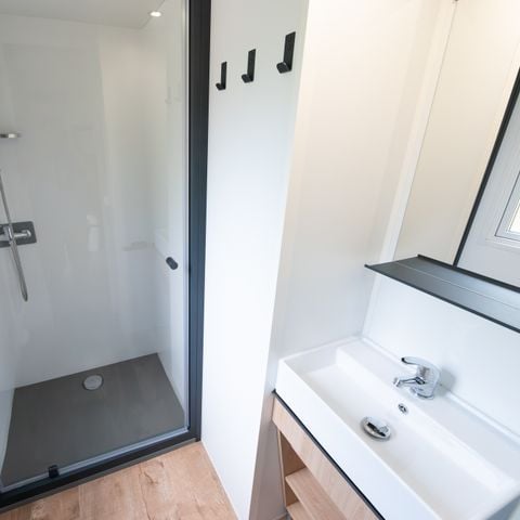 Stacaravan 6 personen - Stacaravan Premium Trendy 33m² vlakbij de rivier- 3 kamers + overdekt terras - 6 pers