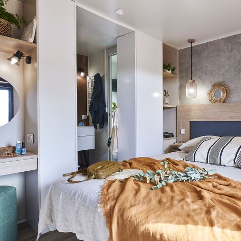 BUNGALOW 4 personnes - Crecy la Chapelle : QUEEN 2 CHAMBRES - 2 SDB - AVEC CLIMATISEUR - DRAPS ET SERVIETTES INCLUS 1/4 pers