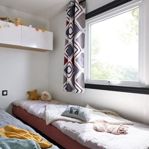 BUNGALOW 6 personnes - Crecy la Chapelle : LODGE 3 CHAMBRES - 1 SDB - 1TV 1/6 pers 