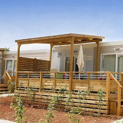 BUNGALOW 6 personnes - Comfort | 3 Ch. | 6 Pers. | Terrasse surélevée | 2 SDB | Clim.