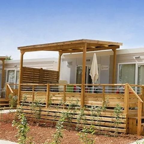 Mobilheim 6 personen - Comfort | 3 Zi. | 6 Pers. | Erhöhte Terrasse | 2 Bäder | Klimaanlage