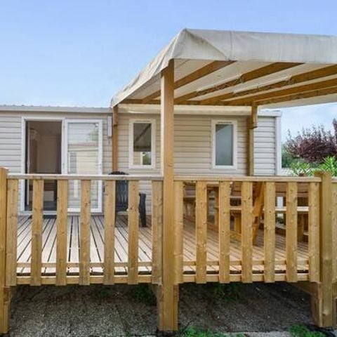 Mobilheim 4 Personen - Komfort | 2 Zimmer | Kapazität 4 Personen | Halbüberdachte Terrasse | 1 Badezimmer | Klimaanlage