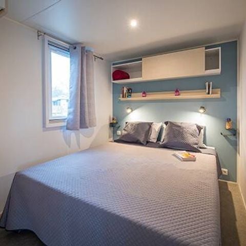 Mobilheim 4 Personen - Komfort | 2 Zimmer | Kapazität 4 Personen | Halbüberdachte Terrasse | 1 Badezimmer | Klimaanlage