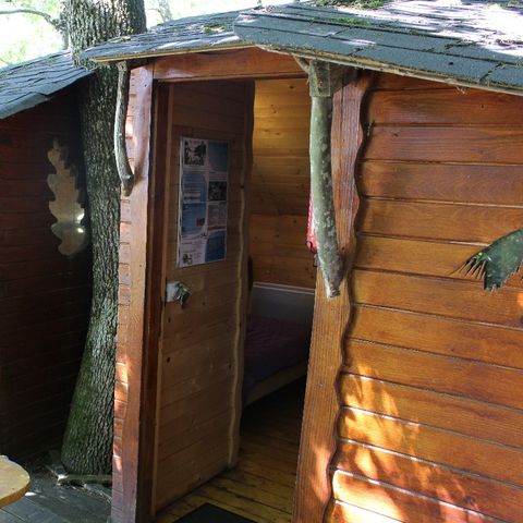 UNUSUAL ACCOMMODATION 4 people - Tree house (with dry toilet, no shower)