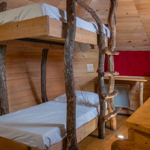 AUßERGEWÖHNLICHE UNTERKUNFT 4 Personen - Baumhaus (mit Trockentoilette, ohne Dusche)