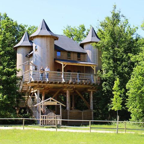 UNUSUAL ACCOMMODATION 10 people - Castle in the branches