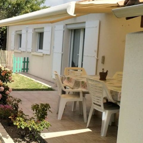 HOUSE 6 people - 3 rooms with private garden (annex of the campsite Les Floralies)