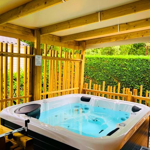 MOBILHOME 4 personnes - Prestige Climatisé avec SPA, 2 Ch, 2 salles d'eau, 2 WC (année 2025)