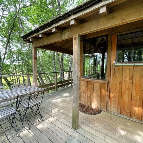Hébergement 1/6 personnes - Cabane perchée familiale avec jacuzzi dans les bois