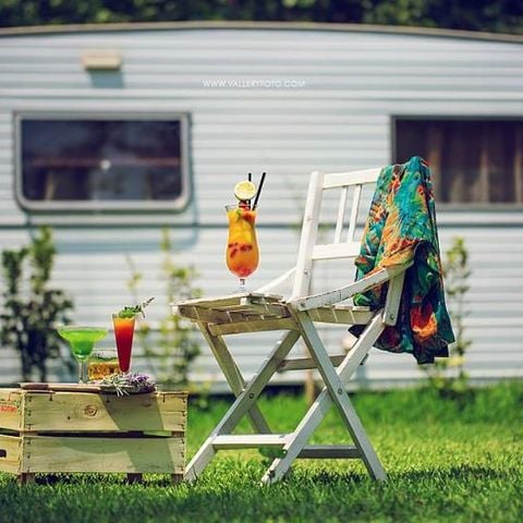 Kampeerplaats - STANDAARD: Caravan + auto + 3A elektriciteit