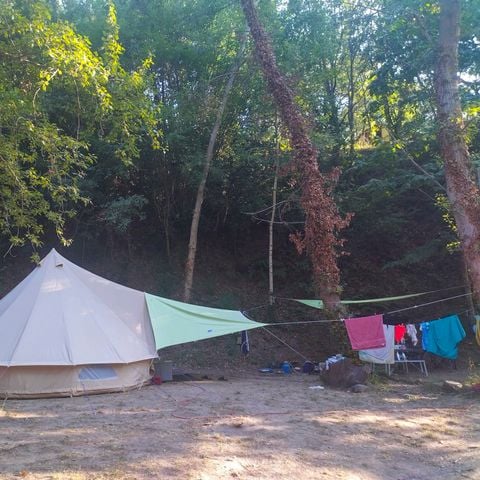 STAANPLAATS - Kampeerplaats + tent + elektriciteit