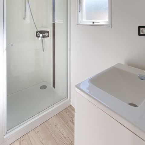 Mobilheim 4 Personen - CONFORT - 2 Schlafzimmer - TV - mit halb überdachter Terrasse