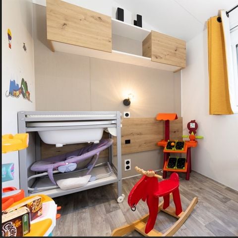 Stacaravan 4 personen - PREMIUM - Baby FAMILY - 2 slaapkamers - TV - met terras, speelkamer, vaatwasser