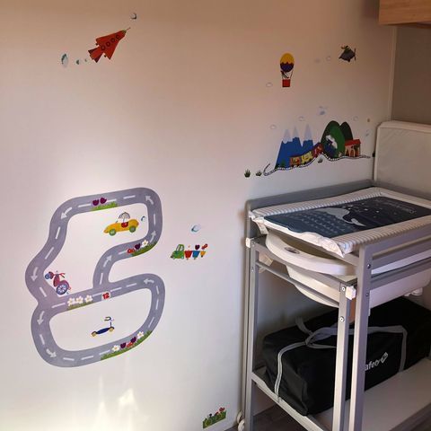 Mobilheim 4 personen - PREMIUM - Baby FAMILY - 2 Schlafzimmer - TV - mit Terrasse, Spielzimmer, Geschirrspüler