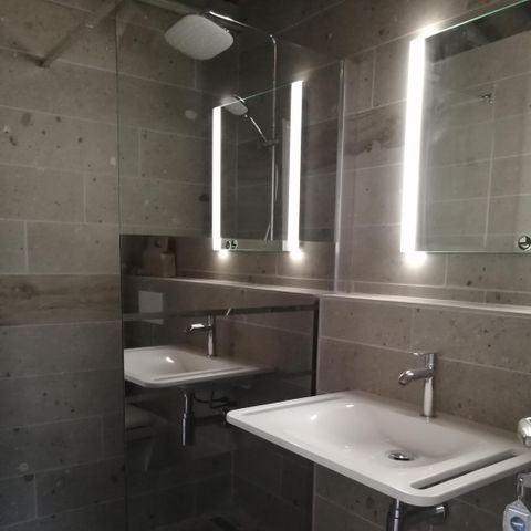 EMPLACEMENT - Premium avec salle de bain privée Luxe