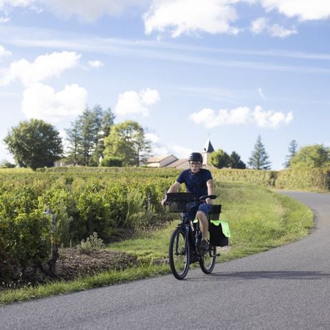 Emplacement - Emplacement Premium + ( location de vélo + accès bien être )