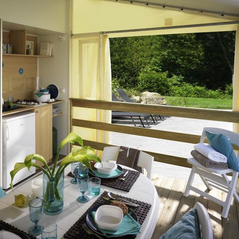 BUNGALOW 5 personen - Canvas cottage 21 m² / 2 slaapkamers - overdekt terras (zonder eigen badkamer)