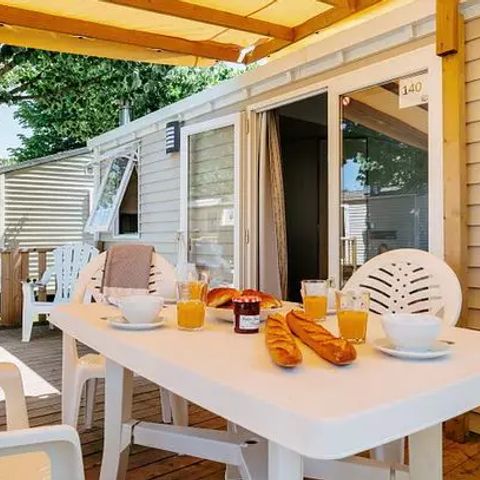 Stacaravan 4 personen - Comfort | 2 slaapkamers | 4 pers | Verhoogd terras | 2 badkamers | Airconditioning | TV