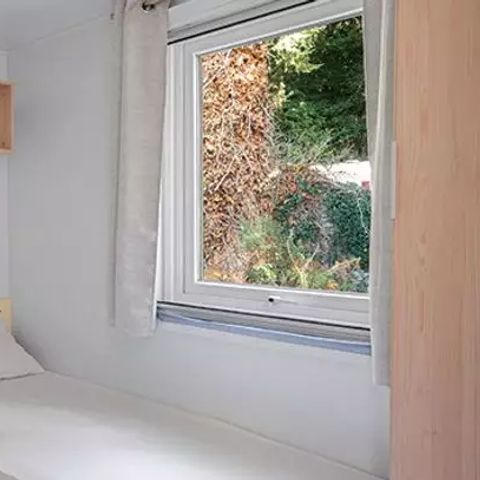 Stacaravan 4 personen - Comfort | 2 slaapkamers | 4 pers | Verhoogd terras | 2 badkamers | Airconditioning | TV