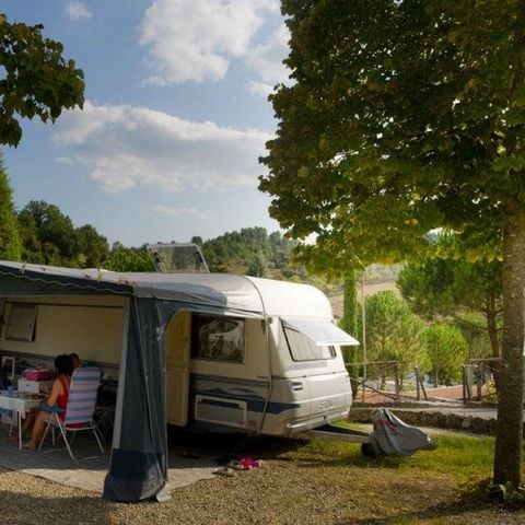 Kampeerplaats - Grote Standplaats - 60m² - Auto