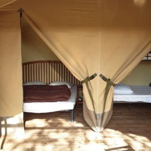 TIENDA DE LONA Y MADERA 5 personas - KENYA, sin saneamiento