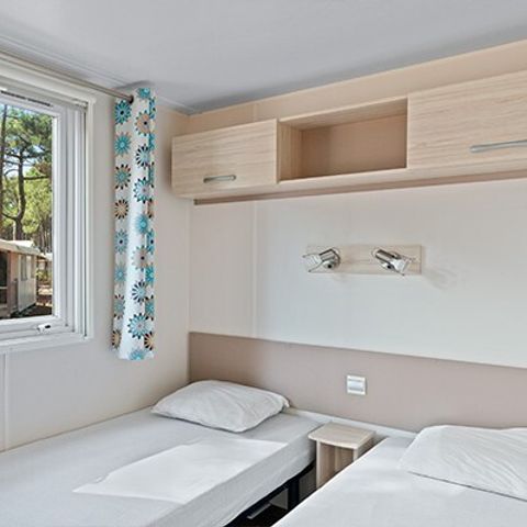 BUNGALOW 6 personnes - Mobil-home | Comfort | 3 Ch. | 6 Pers. | Terrasse surélevée | Clim.