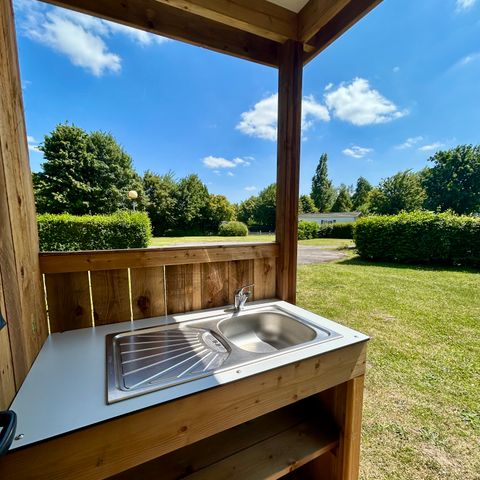 Stellplatz - Forfait Luxe - private Sanitäranlagen (Dusche, WC, Waschbecken), Außenküche, Strom