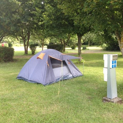 Kampeerplaats - Natuur arrangement (1 tent, caravan of camper / 1 auto)