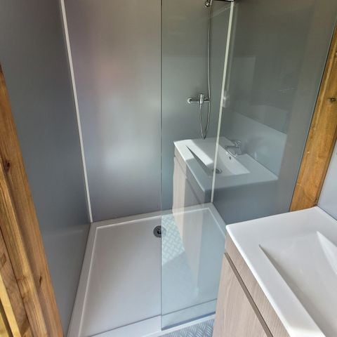 STAANPLAATS - Premium pakket: Freecamp Originale met sanitair en keuken met vaatwerk