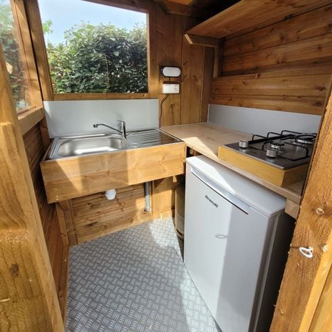 EMPLACEMENT - Forfait Premium : Freecamp Originale avec sanitaires et cuisine avec vaisselle