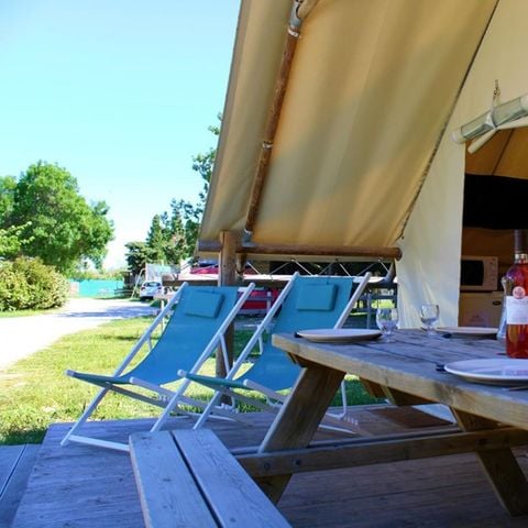 Tente en toile et en bois 4 personnes - ECOLODGE CONFORT sans sanitaires 20 m²