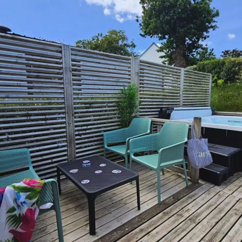 BUNGALOW 4 personnes - Côté Jardin 3 Pièces 4 Personnes + Jacuzzi + TV