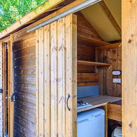 Stellplatz - NEU: Premium-Paket: Stellplatz 16A mit Freecamp ausgestattet (Hütte mit Sanitäranlagen)