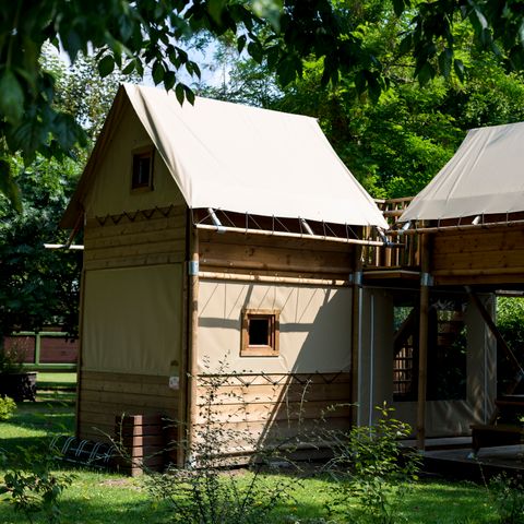 CANVAS AND WOOD TENT 6 people - LE NID tent 46 m² - 3 bedrooms - Sanitary + Kitchen