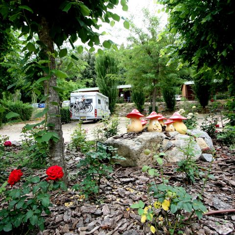 PIAZZOLA - POSIZIONE STANDARD con elettricità, acqua e fognatura