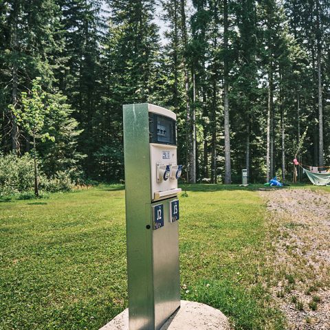 PIAZZOLA - Pacchetto comfort (1 tenda, roulotte o camper / 1 auto / elettricità 10A)