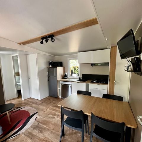 Mobilheim 6 Personen - Green HomeFlower Premium 35m² (3Sch - 6Pers.) + Halbüberdachte Terrasse + TV + LV