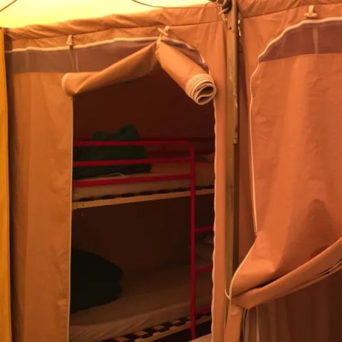 Bungalowtent 5 personen - 25 m2 Bij kiwi zonder sanitair
