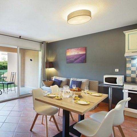 APARTMENT 8 people