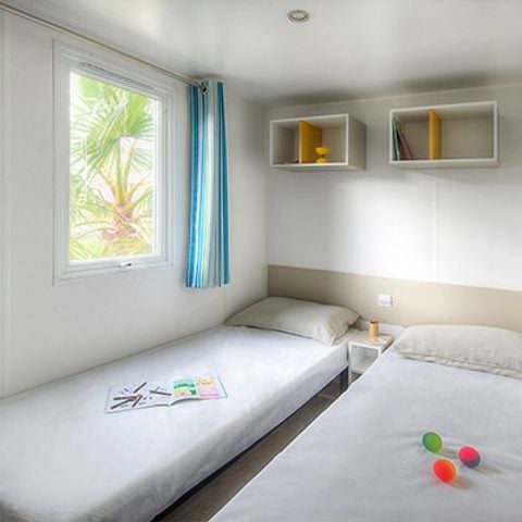 Stacaravan 6 personen - Stacaravan | Ultimate | 3 slaapkamers | 6 pers | Overdekt terras | Jacuzzi | 2 badkamers | Airconditioning | TV