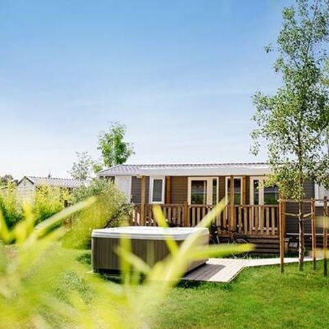 MOBILHOME 4 personnes - Ultimate | 2 Ch. | 4 Pers. | Terrasse surélevée | Jacuzzi | 2 SDB | Clim. | TV
