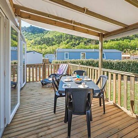 Stacaravan 4 personen - Ultimate | 2 slaapkamers | 4 personen | Verhoogd terras | Jacuzzi | 2 badkamers | Airconditioning | TV