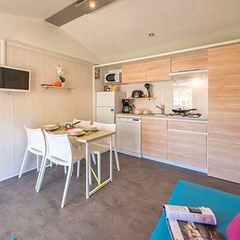 Stacaravan 4 personen - Ultimate | 2 slaapkamers | 4 personen | Verhoogd terras | Jacuzzi | 2 badkamers | Airconditioning | TV