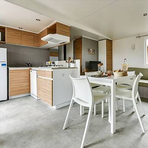 Stacaravan 6 personen - Stacaravan | Ultimate | 3 slaapkamers | 6 pers | Verhoogd terras | 2 badkamers | Airconditioning | TV